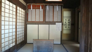 父親の元で謹慎していた部屋です。