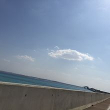 きれいな海を見ながらドライブができます