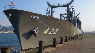 「あるかぽーと」に時々入港する軍艦、クルーズ船、帆船。