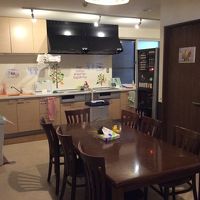 キッチンにはダイニングテーブルもあります