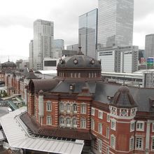 東京駅を少し上から眺めることができます