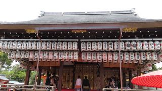 八坂神社舞殿で結婚式。