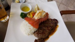 ランチメニューにステーキもあり