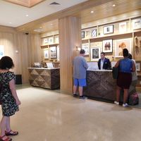 落ちついた雰囲気のフロント。スタッフの対応も品がある。