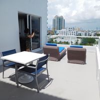 独立して広いバルコニーがある。