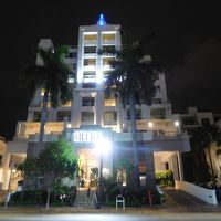 ホテルはサウスビーチの一等地、アールデコ地域にある。