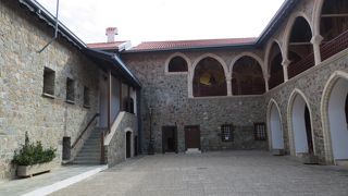 山奥にある大きな教会