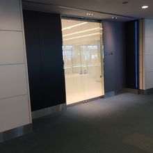 ラウンジ入り口