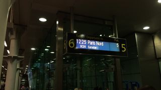 パリへの列車移動は可愛いスタンプです