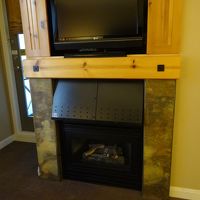 テレビと暖炉風ガスストーブ