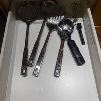 フライ返しやお玉・計量スプーン、肉を焼く時の大きなフォーク