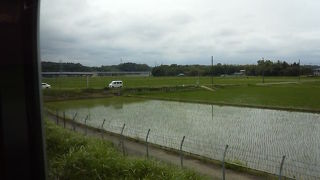のんびりした田園風景はあるものの、あくまで生活路線