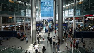 明るく、綺麗な空港。分かりやすかったです。