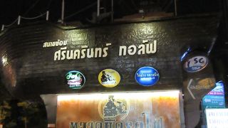 広大な敷地のナイトマーケット