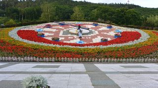 大きな花時計がきれい