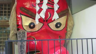 迦葉山の中腹にあります