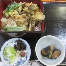 まいたけの天婦羅重を食べました