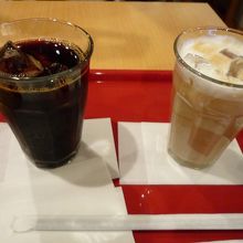 アイスコーヒーとアイスカフェオレ　量はたっぷり