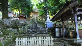 手水舎から先は土足厳禁です。