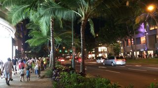 ワイキキのメイン通り☆