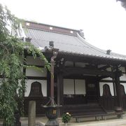 1598年に開創された日蓮宗の寺院です