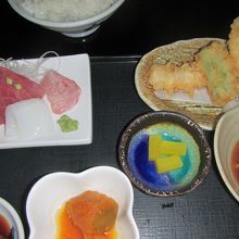刺身・天ぷら付きの空海定食 390ペソ