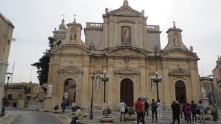 洞窟の町ラバトの教会