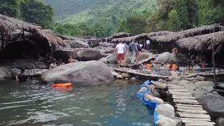 食事して川遊び！
