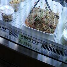 サラダなどをお手軽に。