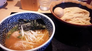 元気よく気が利く人気のラーメン屋さん
