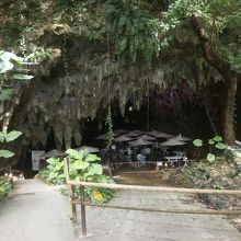 洞窟内がカフェです。