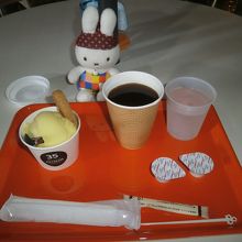 コーヒーとシークァーサーのアイスです。