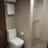 トイレ、シャワールームは、ちょっと狭め