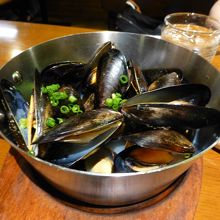 ムール貝のワイン蒸し．