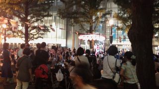 オープンスペースでいろいろなイベントをやっています．