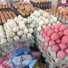 なんだろねー、この色の卵。