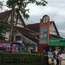 二階は店舗が少なく、貴金属類が売ってます。