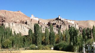 小ぢんまりとした僧院