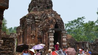 少数民族のショーを見るなら時間を確認して、順路と逆に進むことも必要です