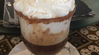 オランダ統治時を思わせるレトロカフェ