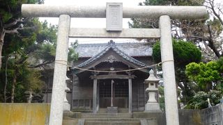 葉山マリーナの近くの神様