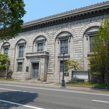 五連のアーチが特徴。