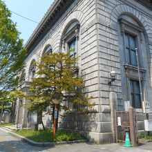 コーナーの石組も見ごたえ十分。