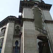 両翼の小さな塔の内部は螺旋階段が・・・