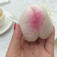 これは...桃饅頭ですよ。