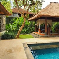 ヴィラとプール