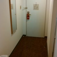 じゅうたんは新しくきれいでした。