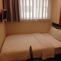 狭いです、TVがパソコンにもなりキーボードもありました。