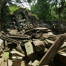 自然崩壊したそうです。