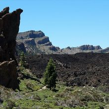 同じ展望台から見た溶岩原。